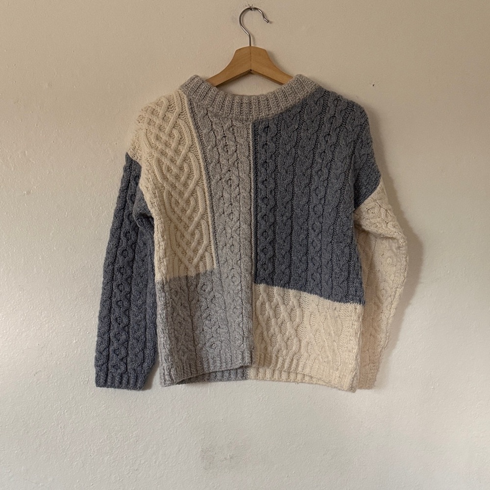 Aran Merino Colorblock Cable-Knit Crewneck Sweater in Blue and Cream Sz XS